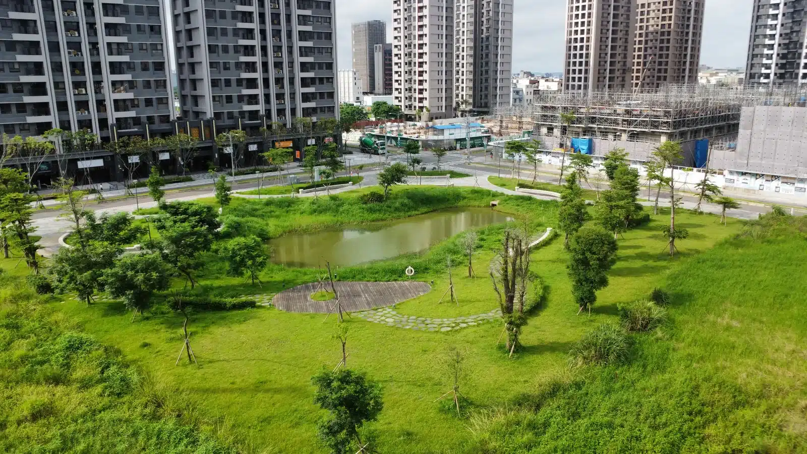 中壢A20興南重劃區荷塘公園空拍實景